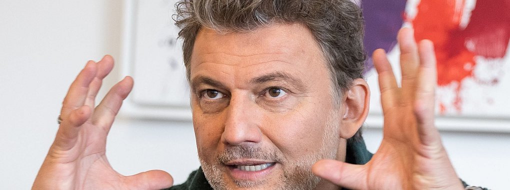 Opernstar Jonas Kaufmann musste beim Konzert zum 100. Todestag von Giacomo Puccini nur mit dem Klavier auskommen. (Archivbild) - © Expa/Johann Groder/APA/dpa