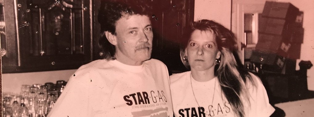 Mike Rogers und seine Frau Heike Vesting im Scharfrichter. - © Repro: Seda Hagemann