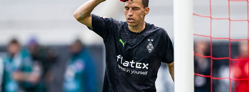 Gladbachs Stefan Lainer hat nach seiner Krebserkrankung erstmals wieder gespielt. - &copy; Tom Weller/dpa