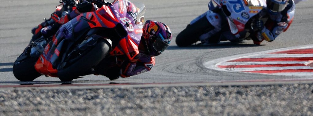 Jorge Martín ist zum ersten Mal MotoGP-Weltmeister. - © Joan Monfort/AP