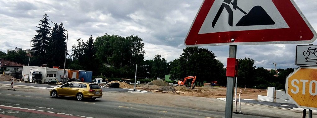 Blick (von der Einmündung zur Straße im Langen Felde) auf den neuen Parkplatz an der Hornschen Straße. - © Yvonne Glandien