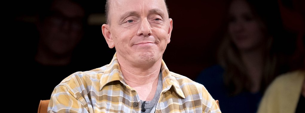 Comedian Hoëcker dankt nach dem Zugunglück den Einsatzkräften. (Archivbild) - © Sina Schuldt/dpa