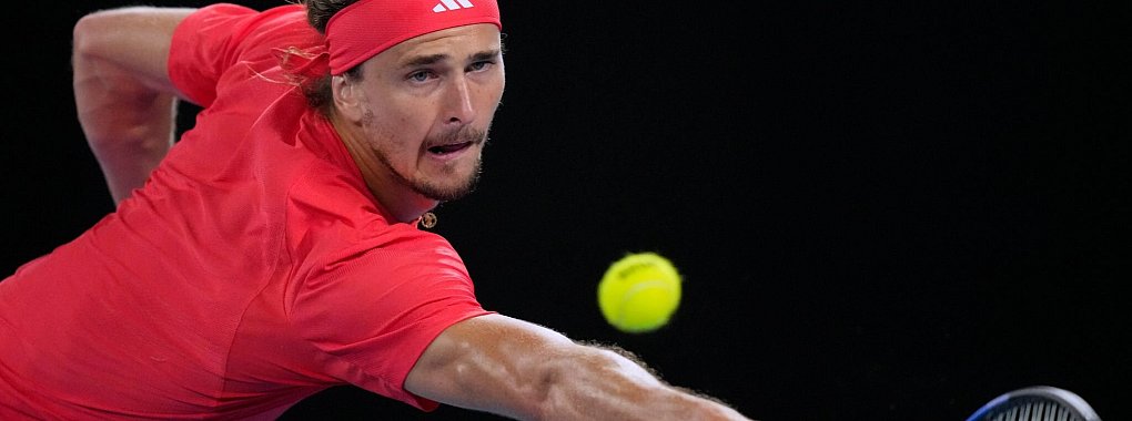 Mit vollem Fokus in die dritte Runde der Australian Open: Alexander Zverev. - © Vincent Thian/AP/dpa