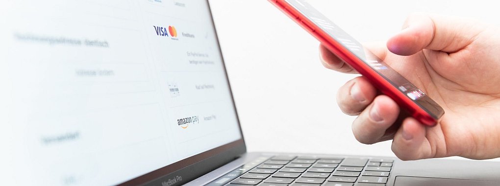 Nicht in allen Fällen greift der Käuferschutz im Onlinehandel, wie etwa bei Dienstleistungen, Apps, Onlinespielen oder Gutscheinen. - © Silas Stein/dpa/dpa-tmn