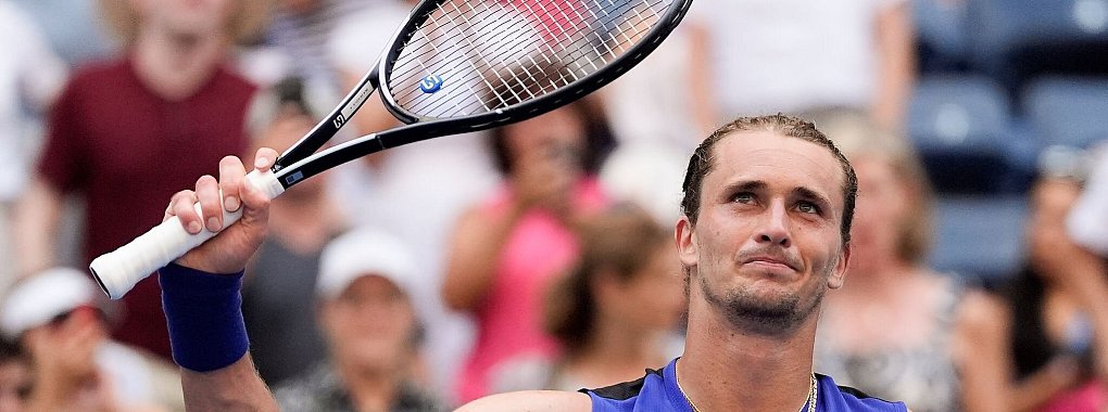 Geschwitzt, aber glücklich: Alexander Zverev nach dem Drittrunden-Einzug. - © Julia Nikhinson/AP