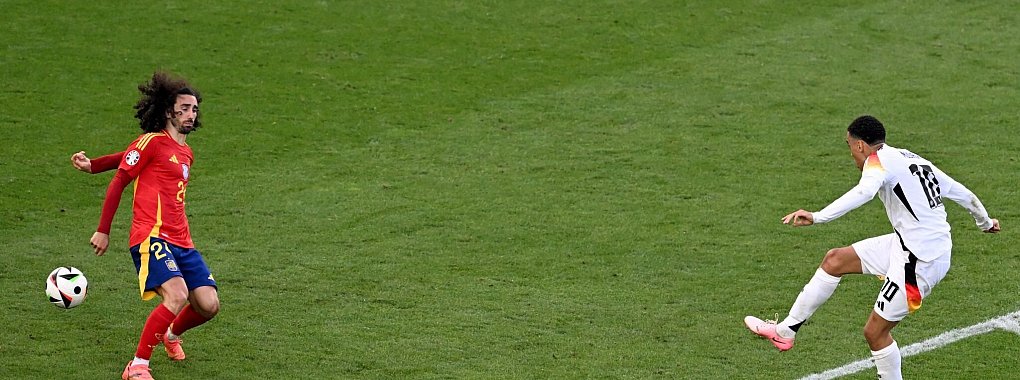 Vieldiskutiert: Die Handspielszene in der Verlängerung des deutschen EM-Viertelfinals gegen Spanien. - © Bernd Weißbrod/dpa