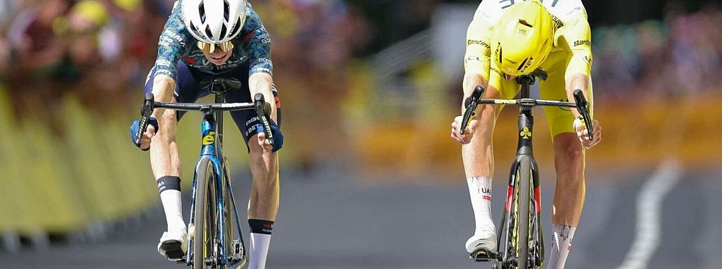 Jonas Vingegaard (l) und Tadej Pogacar lieferten sich auf der elften Etappe ein packendes Duell. - &copy; Thomas Samson/AFP/dpa
