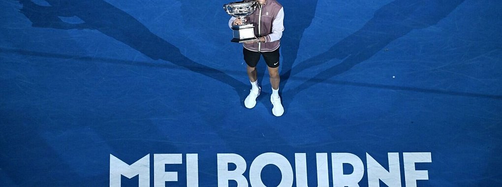 Der S&uuml;dtiroler Jannik Sinner konnte sich im Finale in Melbourne gegen Daniil Medwedew durchsetzen und gewann damit seinen ersten Grand-Slam-Titel. - &copy; James Ross/AAP/dpa