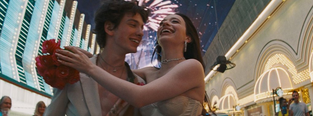 Mikey Madison (rechts) spielt im gleichnamigen Film Anora, Mark Eydelshteyn ist Ivan. - © -/Universal Pictures/dpa