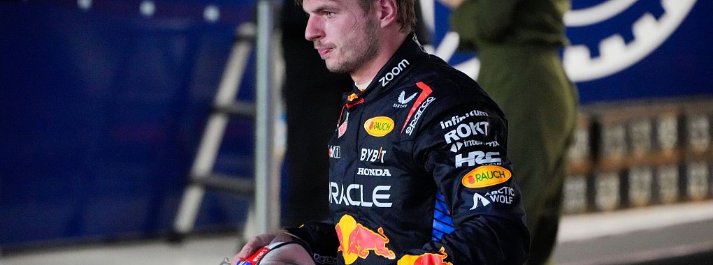 Max Verstappen kann über den Weltverband nur den Kopf schütteln. - © Vincent Thian/AP/dpa