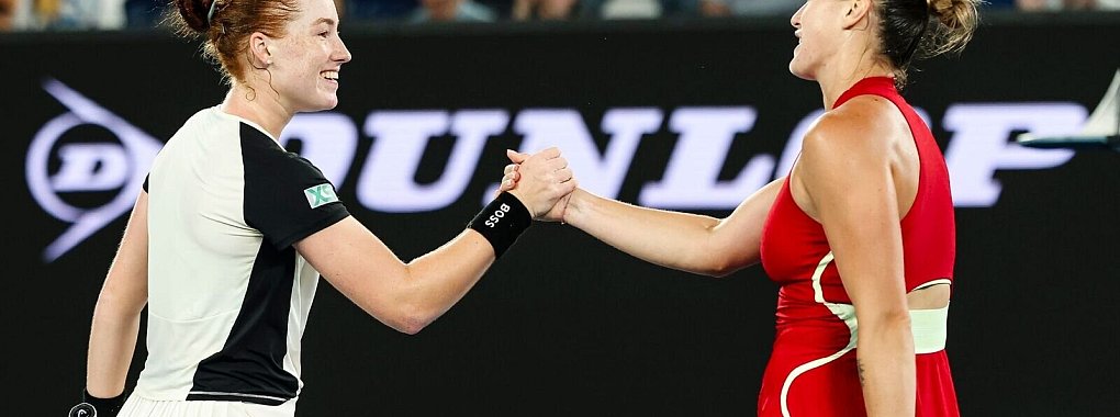 Ella Seidel (l) musste sich in Melbourne gegen Titelverteidigerin Aryna Sabalenka geschlagen geben. - &copy; Frank Molter/dpa