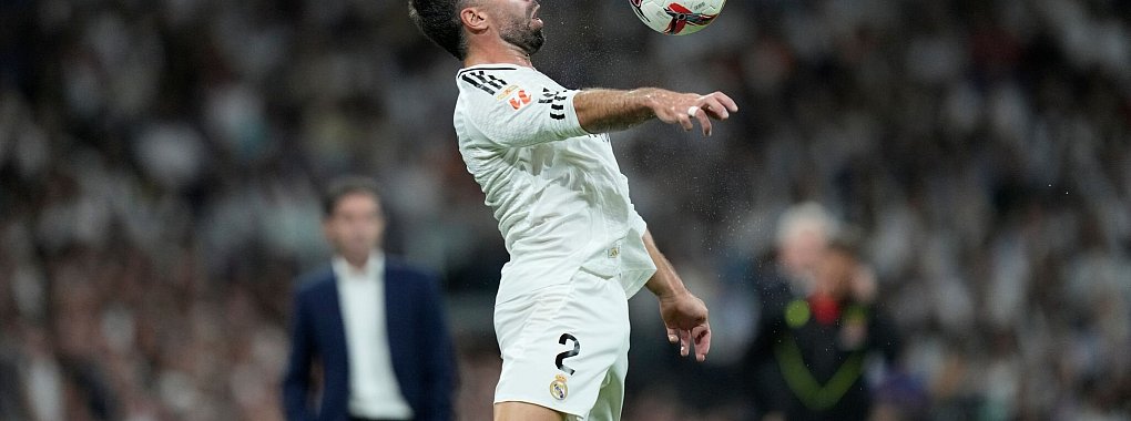 Verletzt sich in der Nachspielzeit: Dani Carvajal. - © Bernat Armangue/AP/dpa