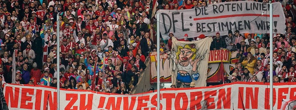 In den vergangenen Wochen gab es zahlreiche Proteste gegen einen Investoren-Einstieg bei der DFL. - © Uwe Anspach/dpa
