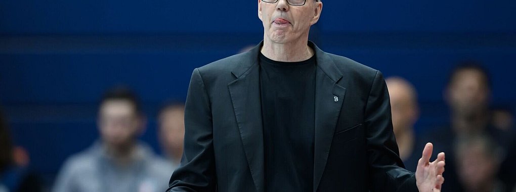 Coach Herbert hatte seine Bayern defensiv gut auf Würzburg eingestellt. - © Hendrik Schmidt/dpa
