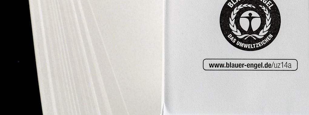 «Blauer Engel» - © Foto: Bernd Diekjobst/dpa-tmn