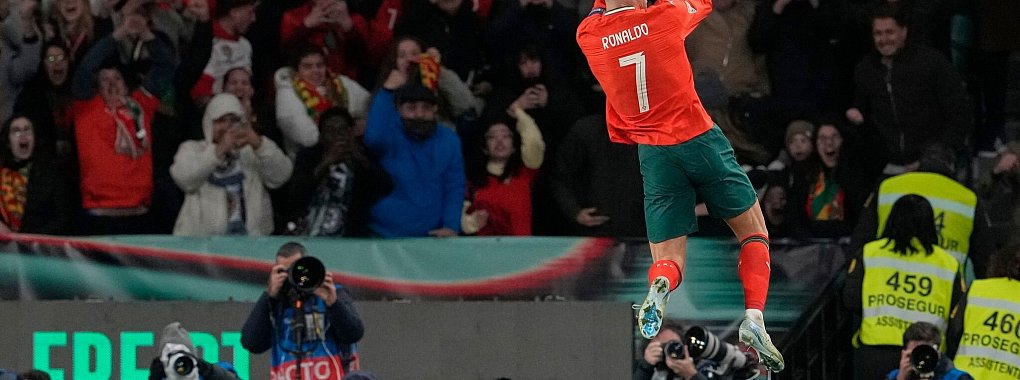Cristiano Ronaldo setzte sich mit Portugal gegen Dänemark durch - © Armando Franca/AP/dpa