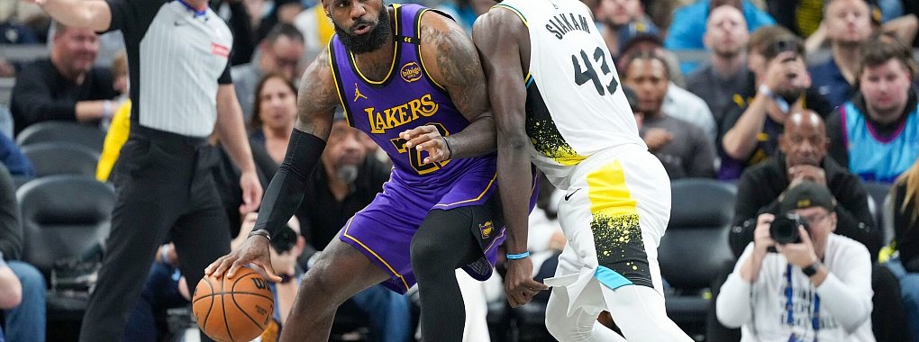 Nicht mehr die klare Boss, aber noch immer ein zentraler Mann für die Lakers: LeBron James. - © AJ Mast/AP/dpa