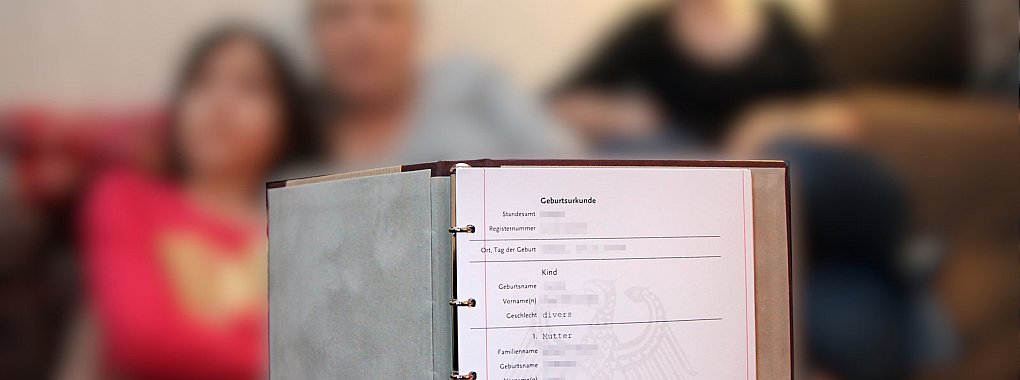 In der neuen Geburtsurkunde von Zoe steht bei Geschlecht "divers". - © Bernhard Preuss