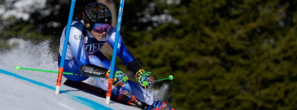 Federica Brignone gewann ihre dritte Weltcup-Kristallkugel dieses Winters. - © John Locher/AP/dpa