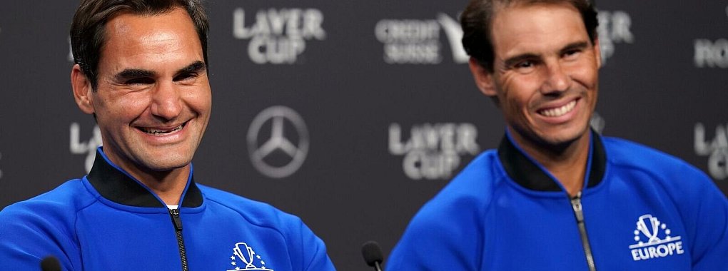 Roger Federer (l) wünscht sich, dass Rafael Nadal noch eine weitere Saison spielt. - © John Walton/PA Wire/dpa