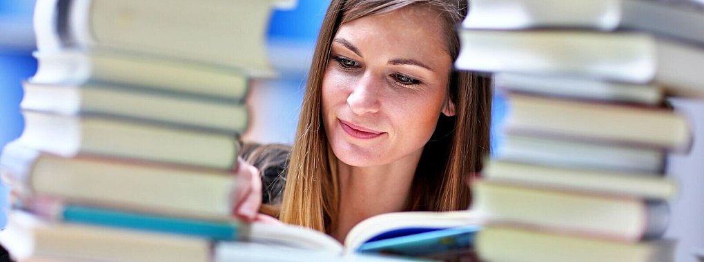 Echter Bücherwurm? Nur, wenn Ihre Literatur einen klaren Zusammenhang zu Ihrem Job aufweist, haben Sie Chancen, die Kosten dafür von der Steuer abzusetzen. - © Jan Woitas/dpa/dpa-tmn
