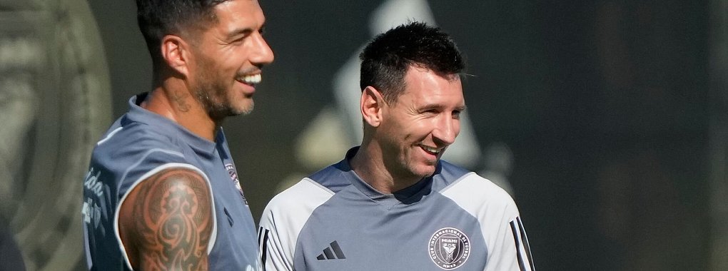 Luis Suárez (l) und Lionel Messi spielt für Inter Miami in der MLS. - © Wilfredo Lee/AP/dpa