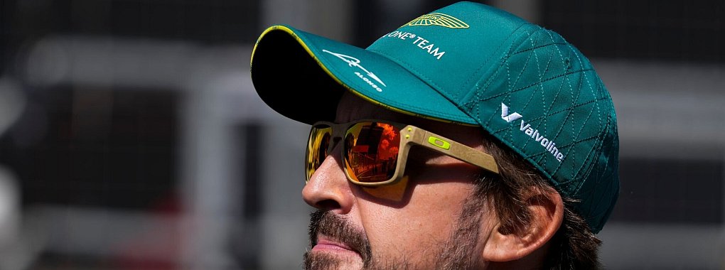 Dreimal verhandelte Alonso in seiner Karriere mit Red Bull - es klappte nie. - © Sergei Grits/AP/dpa