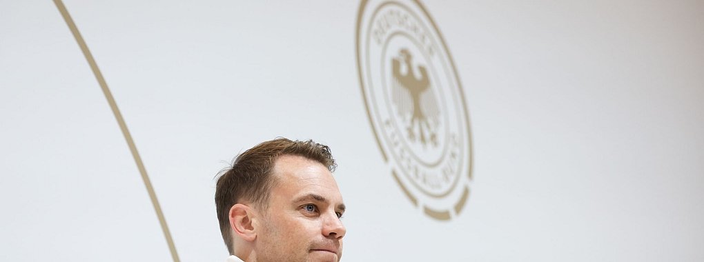 Will erst nach der EM &uuml;ber seine Zukunft in der Nationalmannschaft entscheiden: Torwart Manuel Neuer. - &copy; Christian Charisius/dpa