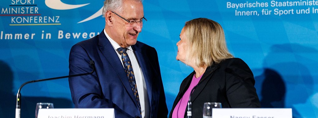 Es gibt noch einiges zu klären zwischen Joachim Herrmann (l) und Nancy Faeser (r). - © Matthias Balk/dpa