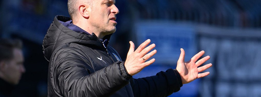 Braunschweigs Trainer Daniel Scherning muss um seinen Job bangen. - © Swen Pförtner/dpa
