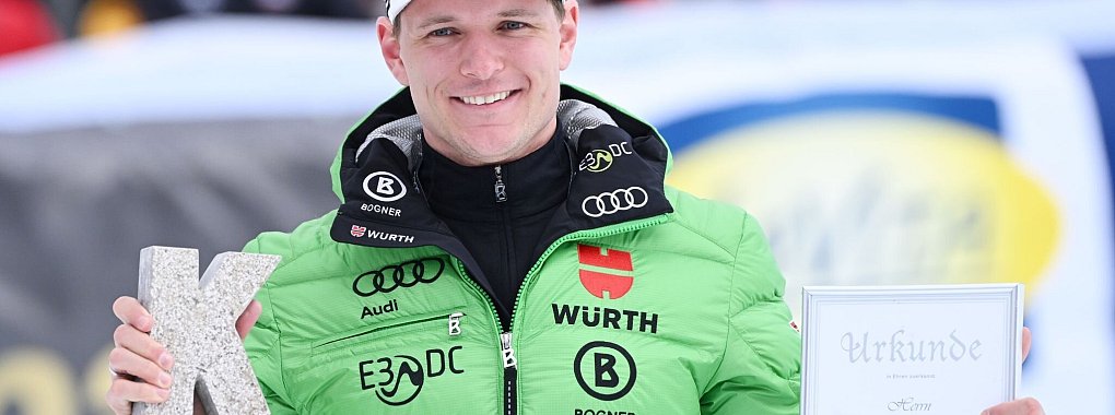 Skirennl&auml;ufer Thomas Dre&szlig;en steht bei seiner Verabschiedung im Zielraum. - &copy; Angelika Warmuth/dpa