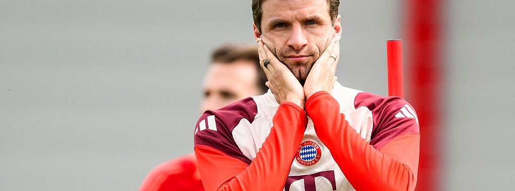 Thomas Müller beim Warm-up für sein 163. Champions-League-Spiel. - © Tom Weller/dpa