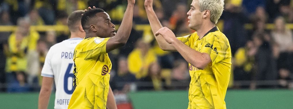Dortmunds Giovanni Reyna (r) wird bis zum Ende der Saison an Nottingham Forest ausgeliehen. - &copy; Bernd Thissen/dpa