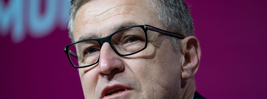 Bayerns Vorstandschef Jan-Christian Dreesen h&auml;lt Fernreisen f&uuml;r alternativlos. - &copy; Sven Hoppe/dpa