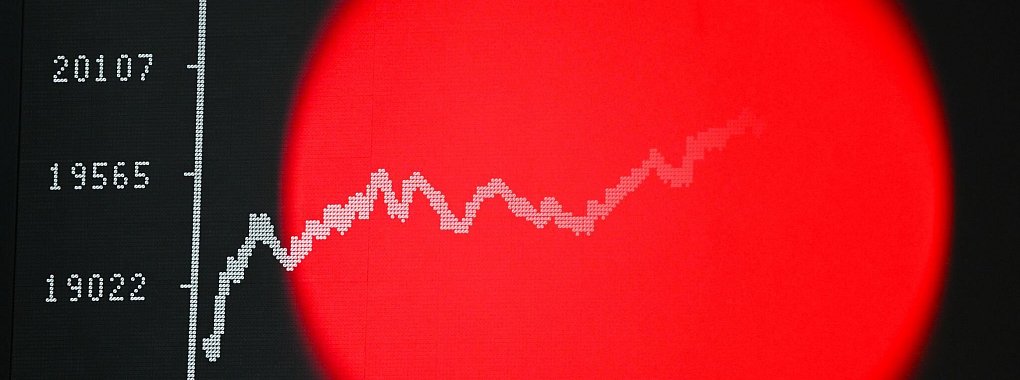 Auch in unruhigen Börsenzeiten sollten Anleger bei ihrer Strategie bleiben und nicht vorschnell Anteile verkaufen. - © Arne Dedert/dpa/dpa-tmn