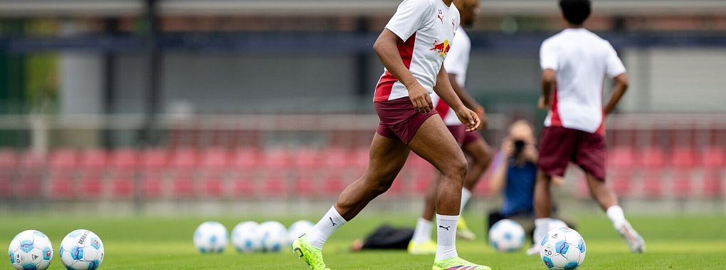 Openda markierte im Test gegen Aston Villa das 2:0. - &copy; Hendrik Schmidt/dpa