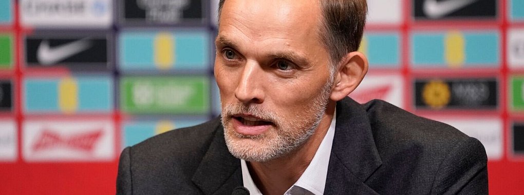 Thomas Tuchel freut sich über seine 18-monatige Vertragslaufzeit. - © Alberto Pezzali/AP/dpa