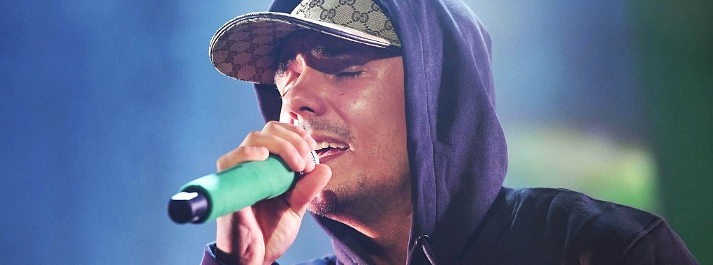 Ein Auto von Rapper Capital Bra ist auf seinem Grundst&uuml;ck abgebrannt. - &copy; Uli Deck/dpa