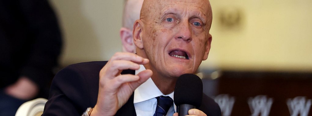 FIFA-Schiedsrichter-Chef Pierluigi Collina ist besorgt wegen der Drohungen gegen Unparteiische. - © Peter Morrison/PA Wire/dpa