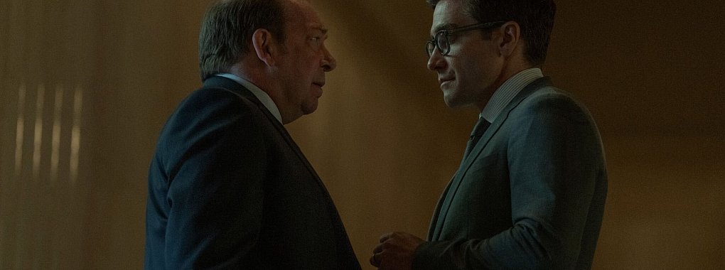Bill Camp (l) und Jake Gyllenhaal in &laquo;Aus Mangel an Beweisen&raquo;. - &copy; Michael Becker/Apple TV+/dpa