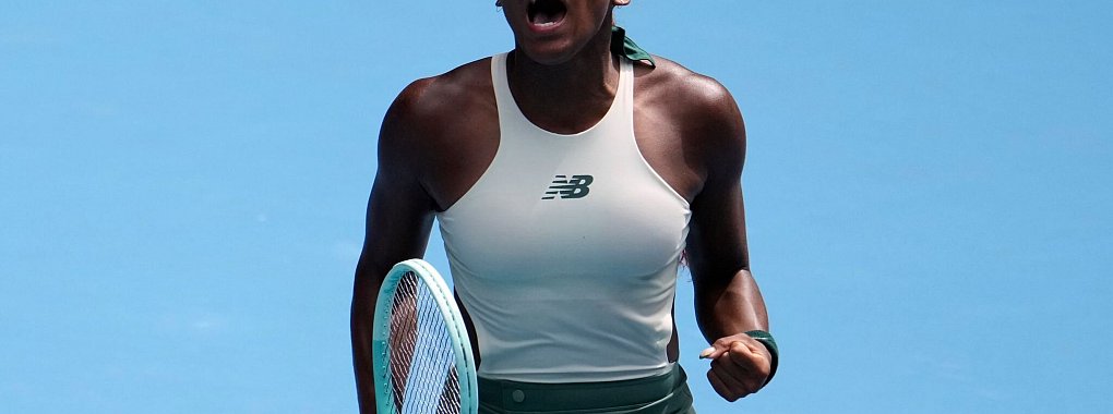 Coco Gauff jubelt über den Viertelfinal-Einzug - © Mark Baker/AP/dpa