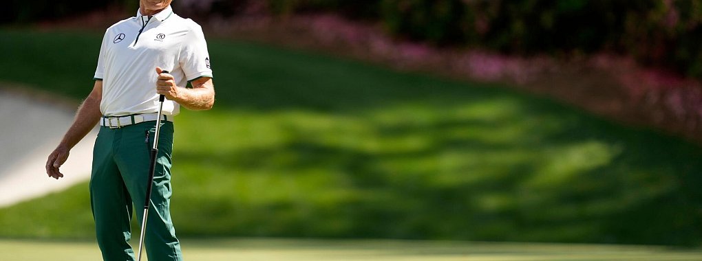 Golf-Routinier Bernhard Langer unterläuft in Augusta ein folgenschwerer Patzer. - © Julia Demaree Nikhinson/AP/dpa