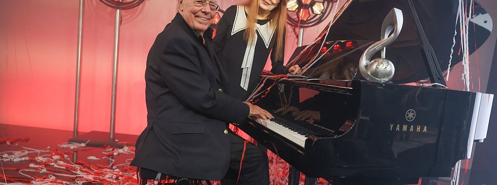 Komponist Christian Bruhn hat nicht nur Hits für Katja Ebstein geschrieben, sondern auch Titelmusiken, etwa für «Heidi». (Archivbild) - © Joerg Carstensen/dpa