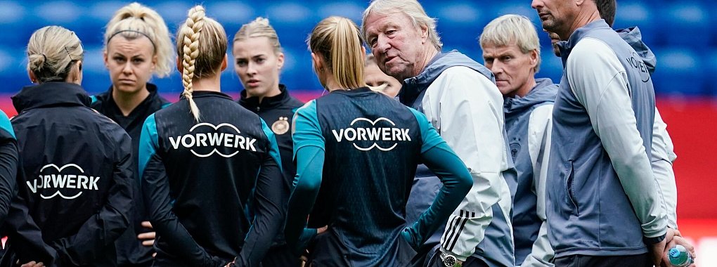 Mit den Rückkehrerinnen Lea Schüller und Lena Oberdorf gehen die deutschen Fußballerinen in die entscheidende Olympia-Qualifikation beim Final Four-Turnier der Nations League. - © Uwe Anspach/dpa