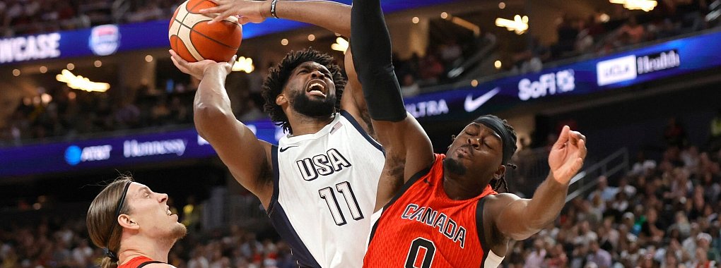 US-Center Joel Embiid (11) zieht gegen Kanadas Kelly Olynyk (13) und Luguentz Dort (0) zum Korb. - &copy; Steve Marcus/AP/dpa