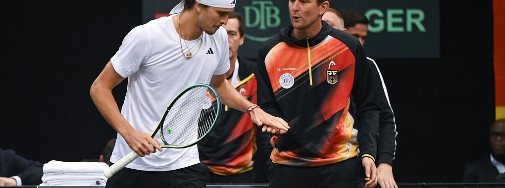 Alexander Zverev (links) steht Davis-Cup-Kapitän Michael Kohlmann in der Gruppenphase nicht zur Verfügung. (Archivbild) - © Harald Tittel/dpa