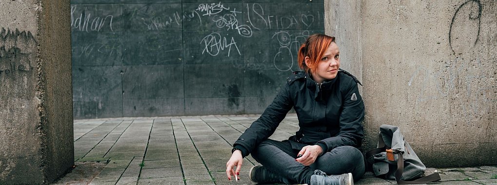 Seit Jahren lebt Leonie auf der Straße, die Angst ist ihr stetiger Begleiter. - © Jann Höfer/ZDF/dpa