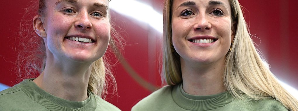 Co-Kapitänin und Kapitänin: Stellvertreterin Janina Minge (l) und Anführerin Giulia Gwinn. - © Arne Dedert/dpa