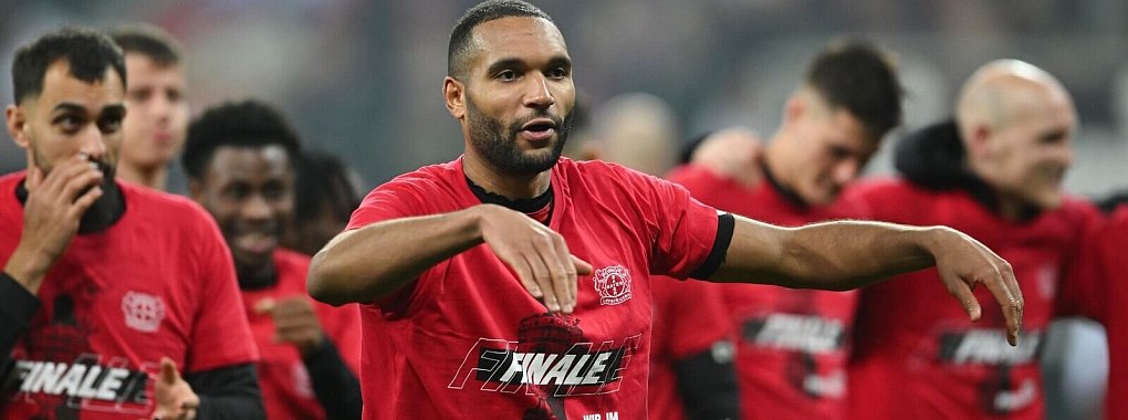 Die Leverkusener Spieler feiern den Einzug ins Pokalfinale. - &copy; Marius Becker/dpa