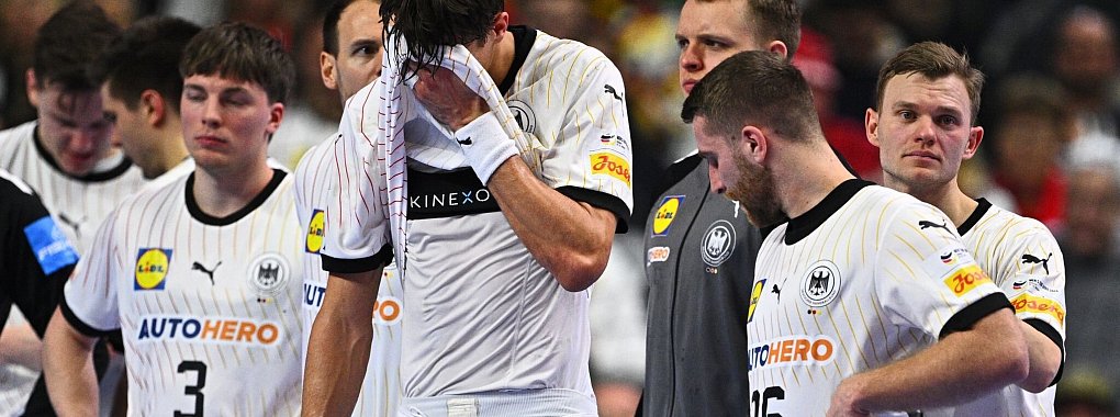 Die deutschen Spieler waren nach der Niederlage gegen Schweden entt&auml;uscht. - &copy; Tom Weller/dpa